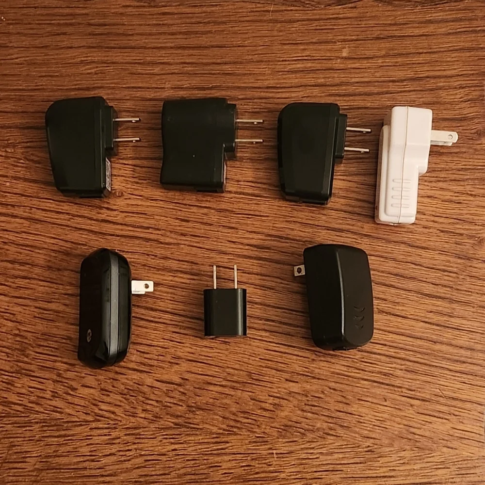 7 Charging Bricks USB (All Work And Have Been Tested)